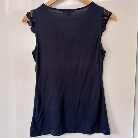 Banana Republic| Feminine Navy Blue Lace V-Neck Jersey Knit Blouse Top Sz XS - Picture 5 of 5